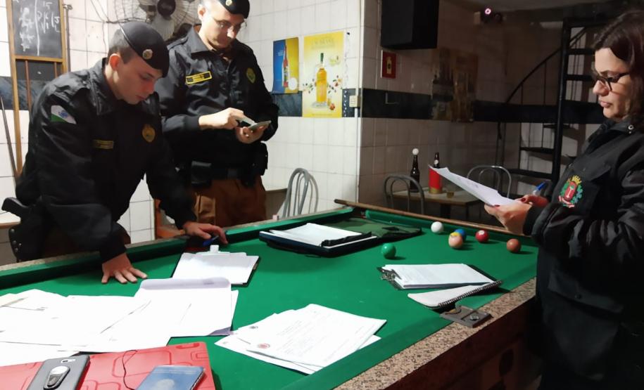 Ação da Força-Tarefa Infância Segura promove fiscalização e conscientização em bairros de Curitiba